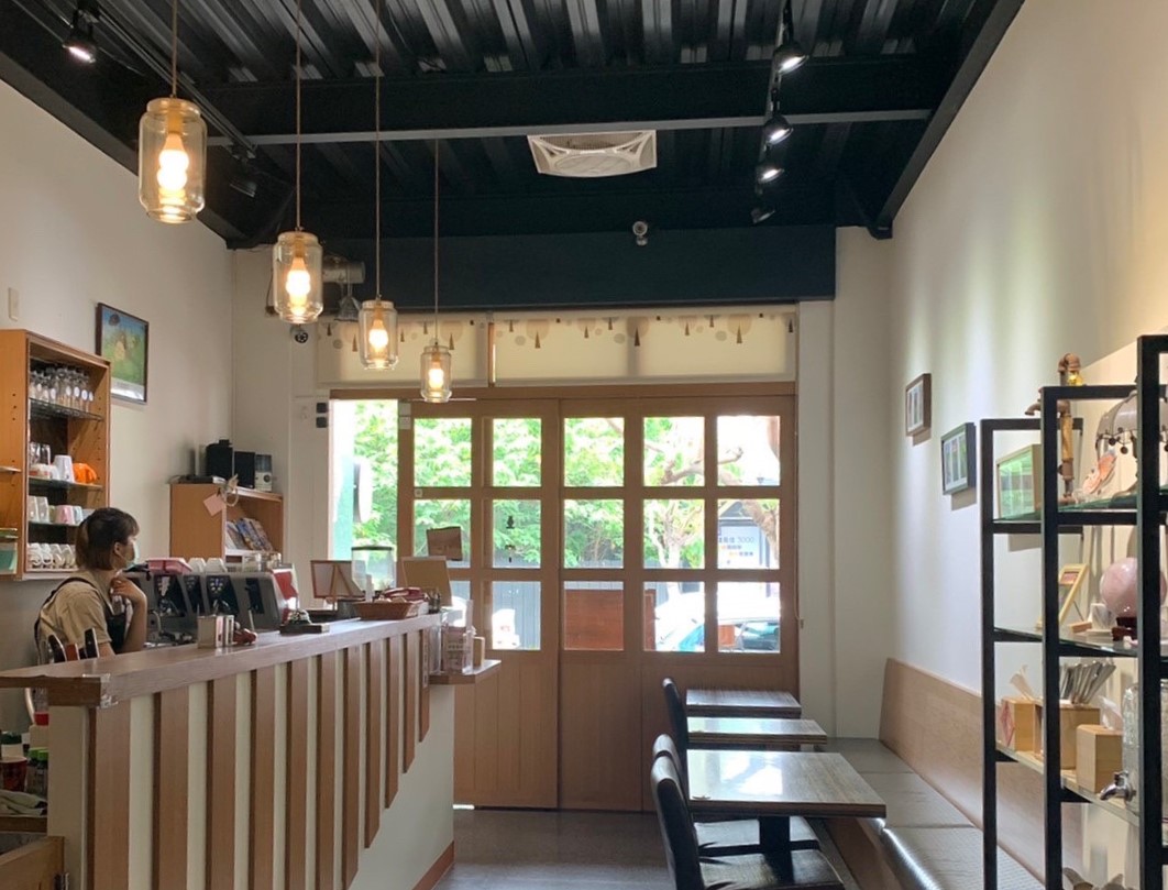 四傻餐館安靜的空間.img