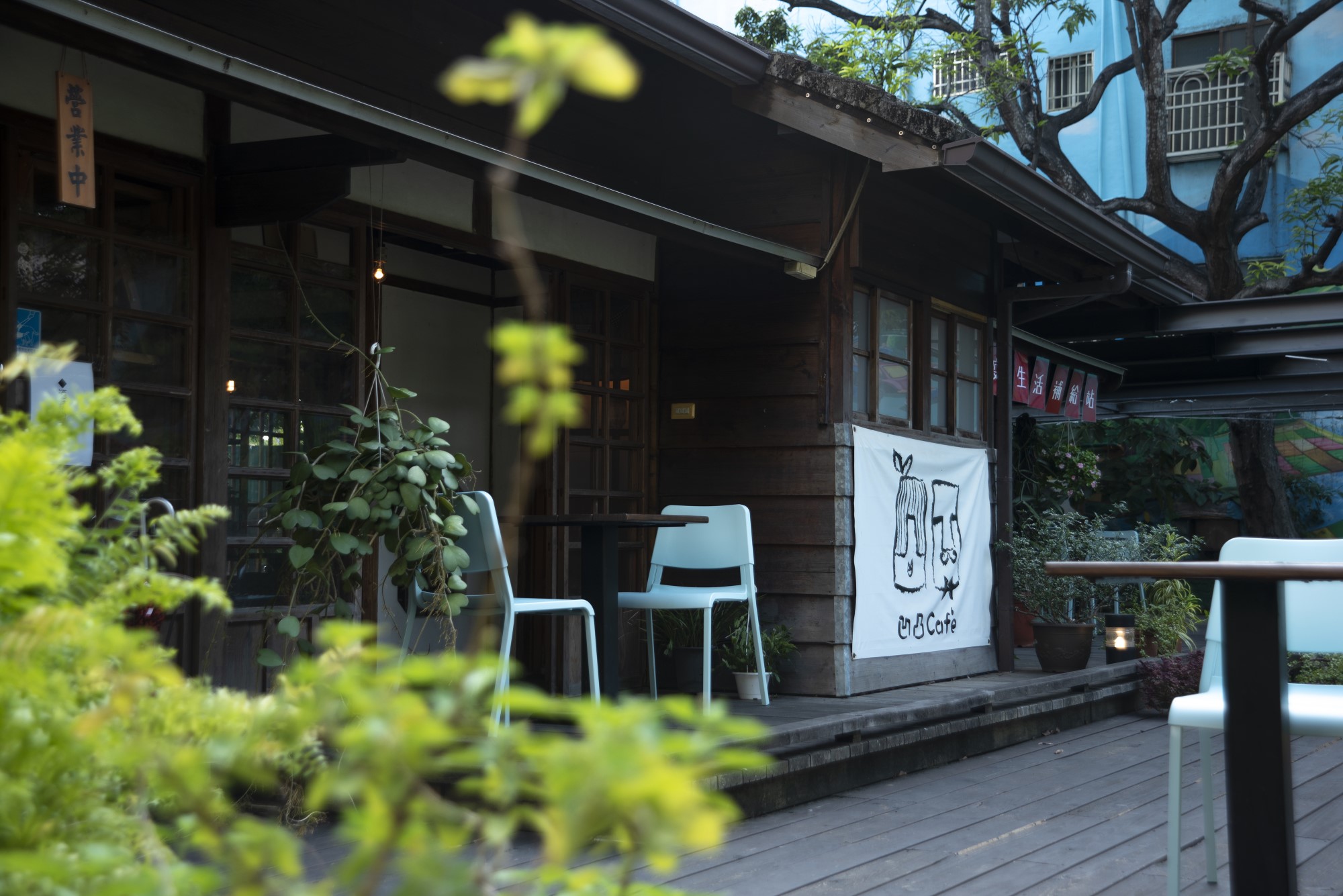 凹凸咖啡館店.img