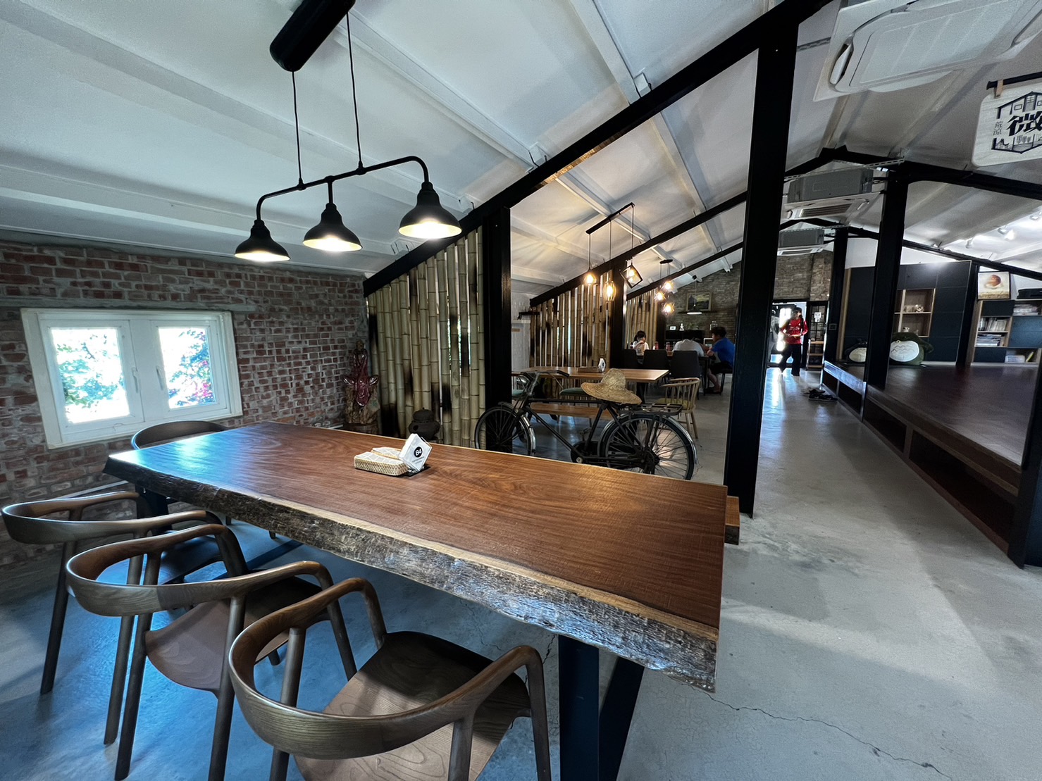 荒涼騎驛農場店內空間.img